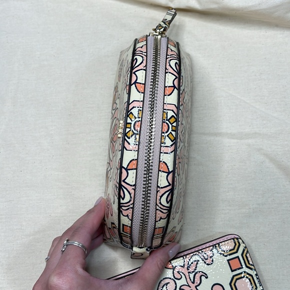 Tory Burch Hicks Garden collection cosmetic bag & continental wallet combo - Picture 6 of 17